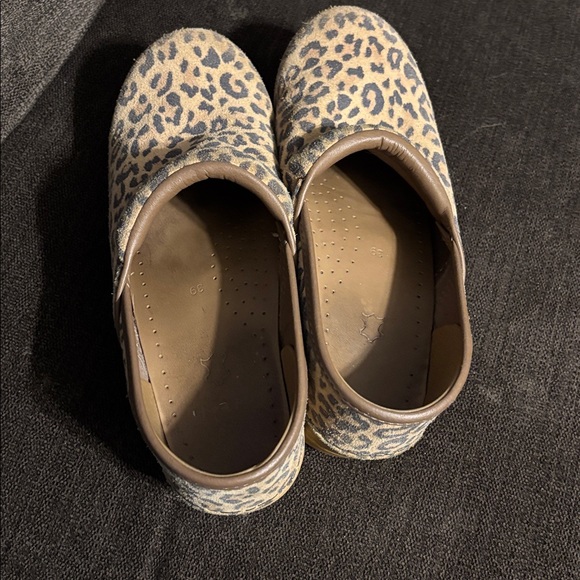 Leopard Print Clogs - Picture 5 of 5